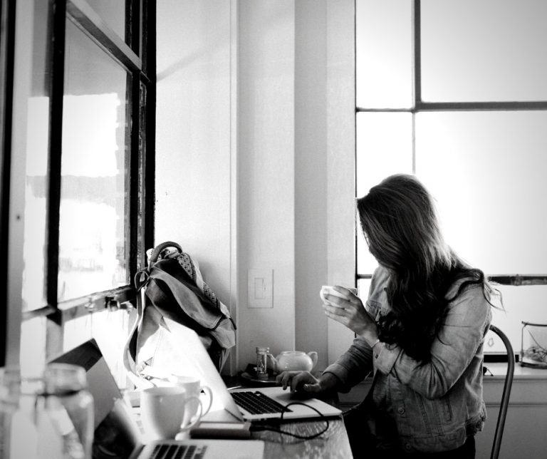 Alternativas para ahorrar dinero en cafés del Starbucks